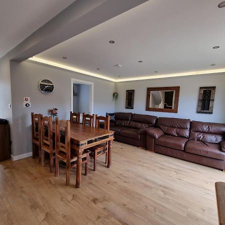 Colnbrook Crown Meadow - 4 Bedroom House - Heathrow - Excellentstays מראה חיצוני תמונה