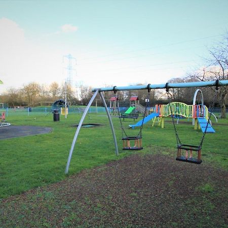 Colnbrook Crown Meadow - 4 Bedroom House - Heathrow - Excellentstays מראה חיצוני תמונה