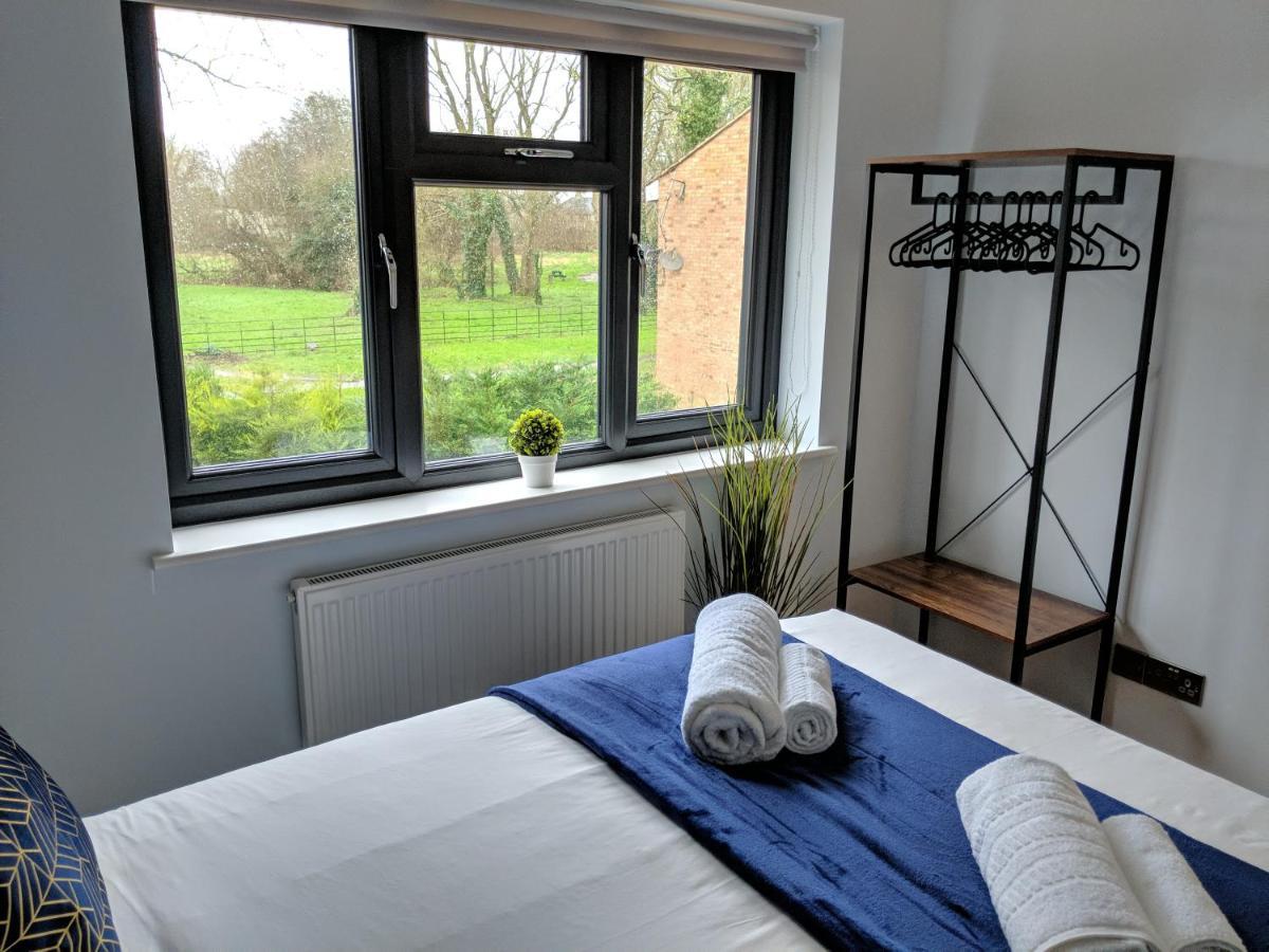 Colnbrook Crown Meadow - 4 Bedroom House - Heathrow - Excellentstays מראה חיצוני תמונה