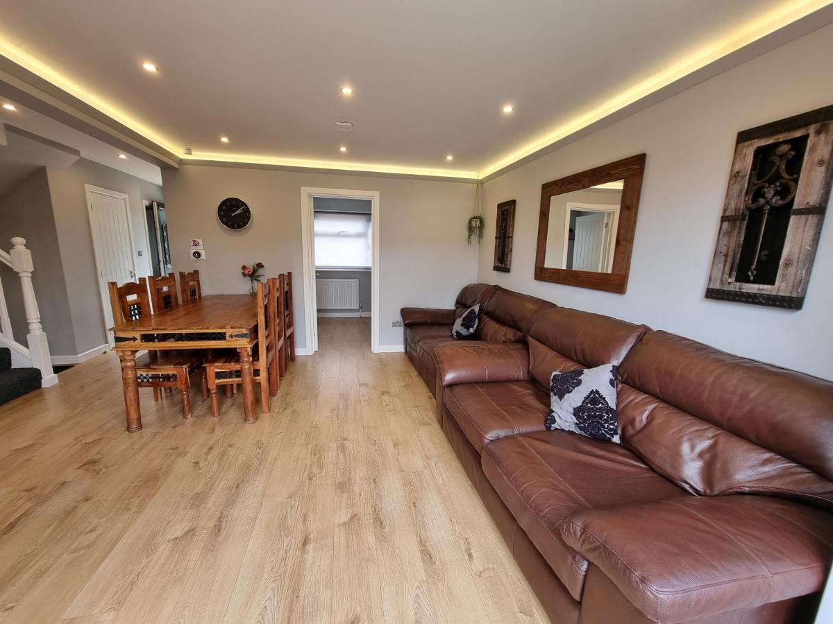 Colnbrook Crown Meadow - 4 Bedroom House - Heathrow - Excellentstays מראה חיצוני תמונה