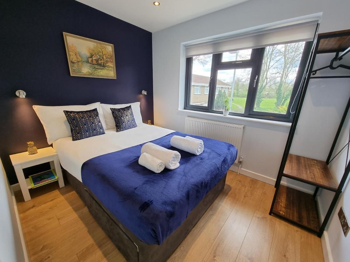 Colnbrook Crown Meadow - 4 Bedroom House - Heathrow - Excellentstays מראה חיצוני תמונה