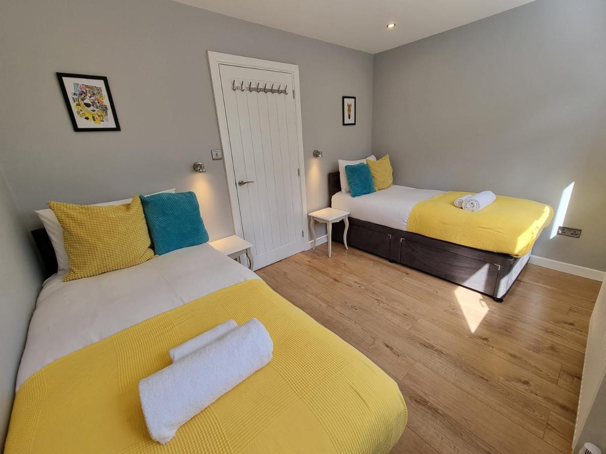 Colnbrook Crown Meadow - 4 Bedroom House - Heathrow - Excellentstays מראה חיצוני תמונה
