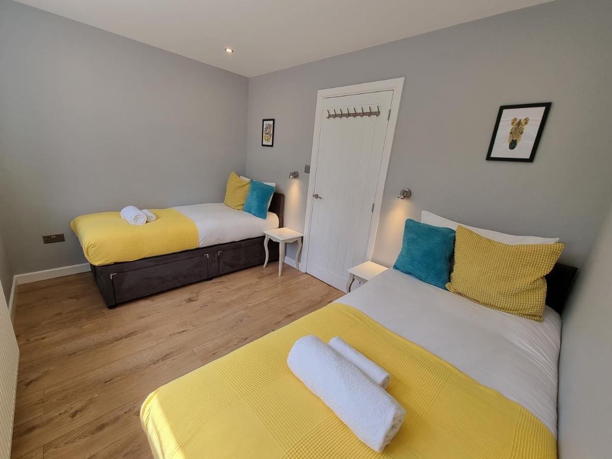 Colnbrook Crown Meadow - 4 Bedroom House - Heathrow - Excellentstays מראה חיצוני תמונה