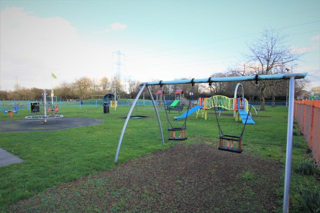 Colnbrook Crown Meadow - 4 Bedroom House - Heathrow - Excellentstays מראה חיצוני תמונה