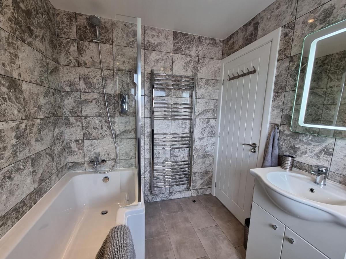 Colnbrook Crown Meadow - 4 Bedroom House - Heathrow - Excellentstays מראה חיצוני תמונה
