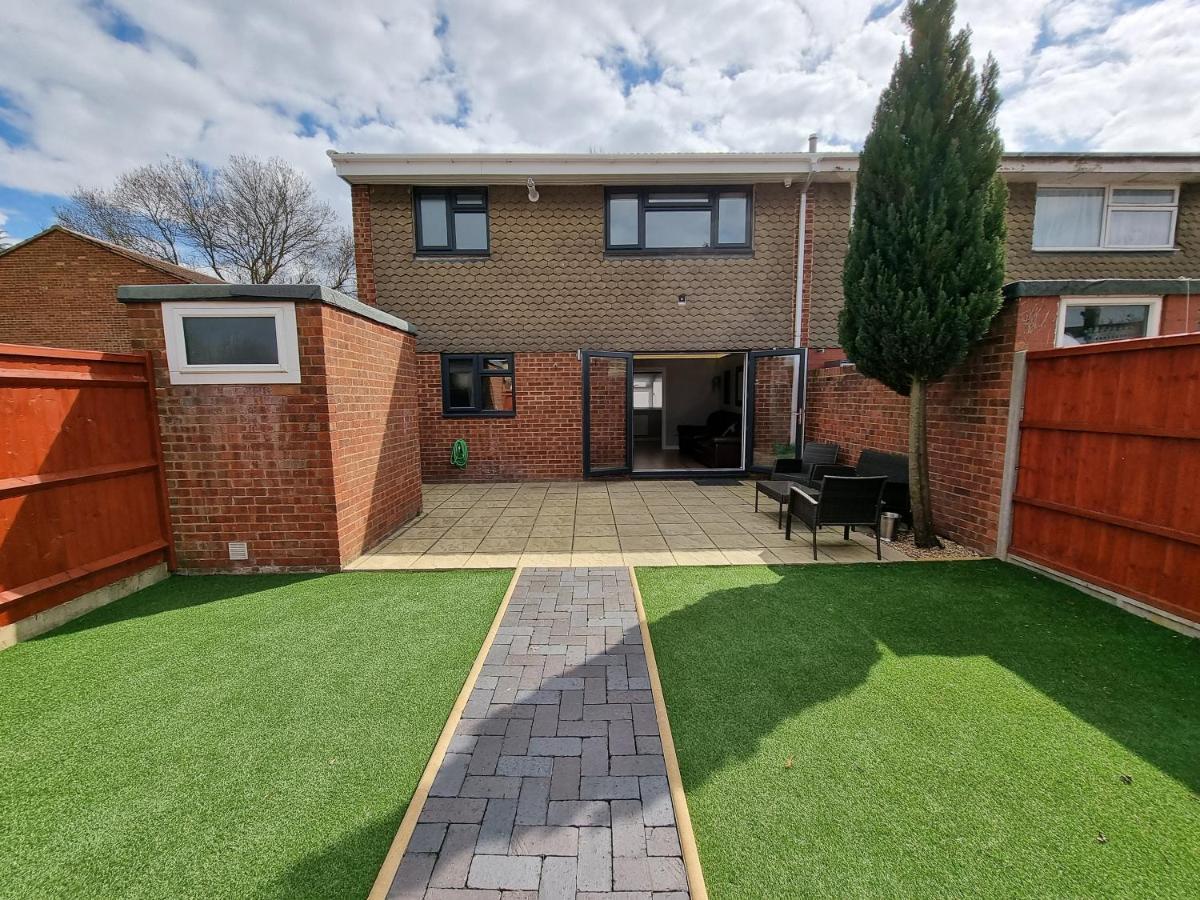Colnbrook Crown Meadow - 4 Bedroom House - Heathrow - Excellentstays מראה חיצוני תמונה