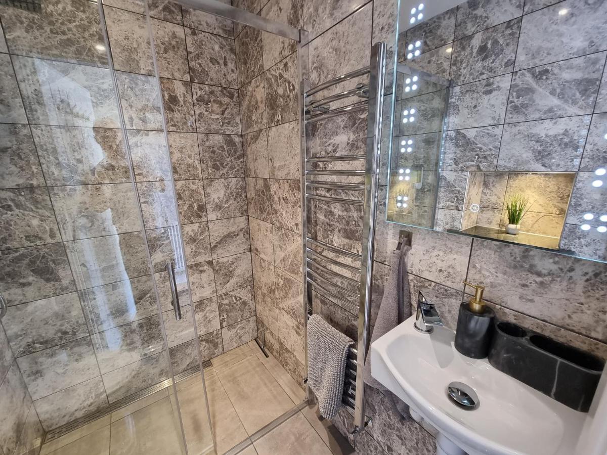 Colnbrook Crown Meadow - 4 Bedroom House - Heathrow - Excellentstays מראה חיצוני תמונה